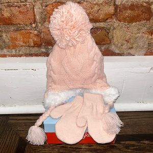 Baby girl hat and mittens